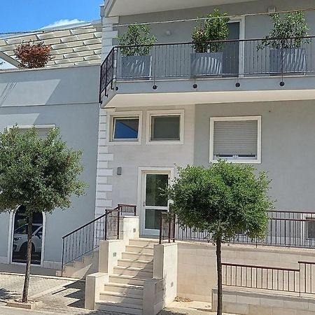 Central Apartment Con Tre Camere Da Letto Locorotondo Exteriör bild